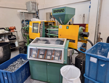 INJETORA DE PLÁSTICOS - SEMERARO - IS100 -100 TONELADAS - ANO 1988