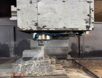 Foto: CENTRO DE USINAGEM - AKIRA SEIKI - V8XP - ANO 2012