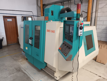 CENTRO DE USINAGEM VERTICAL SINITRON BMC -5AS - 1000 X 500 X 550 -ANO 2009