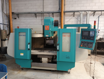 Foto: CENTRO DE USINAGEM VERTICAL SINITRON BMC -5AS - 1000 X 500 X 550 -ANO 2009