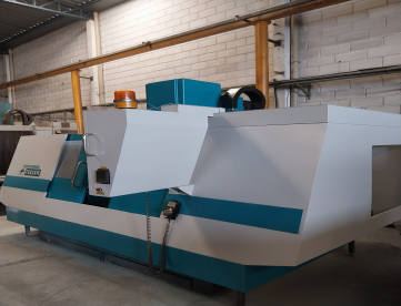 Foto: CENTRO DE USINAGEM VERTICAL - FEELER - FV1300 - ANO 2008 - 1300 x 610 x 560 mm