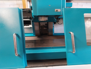 Foto: CENTRO DE USINAGEM VERTICAL - FEELER - FV1300 - ANO 2008 - 1300 x 610 x 560 mm