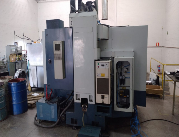 Foto: CENTRO DE USINAGEM VERTICAL - DYNA - 4322 20HP - 1000 x 550 x 600 - ANO 2004