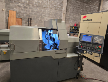 TORNO AUTOMÁTICO CNC DE CABEÇOTE MÓVEL - CITIZEN - L20 VIII -COMANDO FANUC - ANO 2008 - COM ALIMENTADOR DE BARRAS E BOMBA DE ALTA PRESSÃO