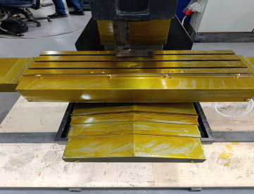 VENDO 4 EXTRUTURA FUNDIDA COMPLETA DE CENTRO DE USINAGEM-VMT MACHINE - MESA 800 X 260 -CURSO 450X320X450