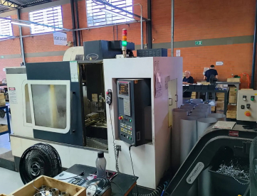 Foto: CENTRO DE USINAGEM - HARTFORD - LG 1000 -  1000 x 500 x 600 - ANO 2010 - COMANDO MITSUBISHI M65S 