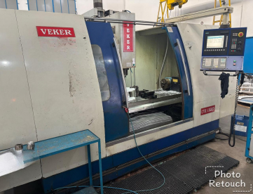 Foto: CENTRO DE USINAGEM VERTICAL-VEKER CVK1500D COMANDO SIEMENS-1500 X 680 X 700 -ANO 2007