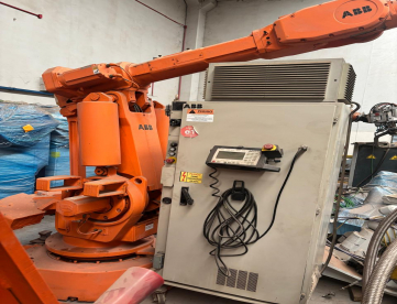 Foto: ROBÔS PARA MANIPULAÇÃO E PALETIZAÇÃO - MARCA ABB - MODELO IRB640 - ANO 2008