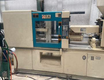 INJETORA DE PLÁSTICOS- LK MACHINERY - POTENZA 160 TONELADAS - ANO 2007