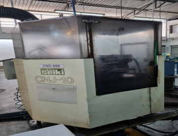 Foto: AFIADORA CNC MAKINO -MODELO CNJ-10-SB -COMANDO FANUC - ANO 1991