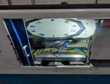 Foto: CENTRO DE USINAGEM, FURAÇÃO E ROSQUEAMENTO - ROMI - VTC30A - ANO 2007 - COMANDO FANUC