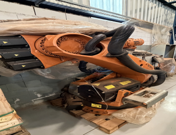 ROBÔ KUKA - KR-240 2 - ALCANCE 2900MM - CARGA 210 KGS - ANO 2012
