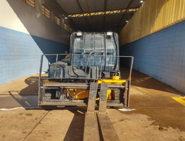 Foto: EMPILHADEIRA TELESCÓPICA JCB TLT35 - CAPACIDADE 3500 KGS - LANÇA ESTENDIDA 4400MM - ANO 2010