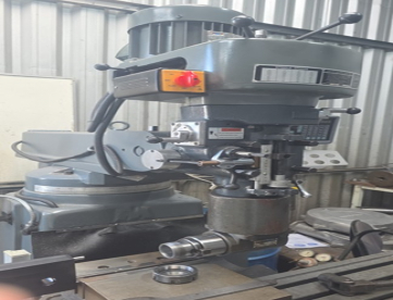 Foto: FRESADORA FERRAMENTEIRA CHINESA - ISO 40 - ANO 2025