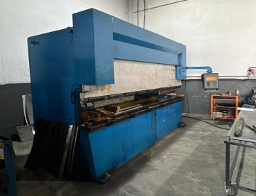 Foto: DOBRADEIRA HIDRÁULICA CNC - EUROSTEC - EURO 135/3200 - ANO 1999