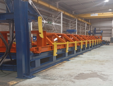 Foto: PRENSA HIDRÁULICA -  PARA APLICAÇÃO DE PIR / PU EM TELHAS TÉRMICAS COM INJETORA - 12 MTS DE COMPRIMENTO