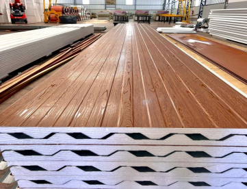 Foto: PRENSA HIDRÁULICA -  PARA APLICAÇÃO DE PIR / PU EM TELHAS TÉRMICAS COM INJETORA - 12 MTS DE COMPRIMENTO