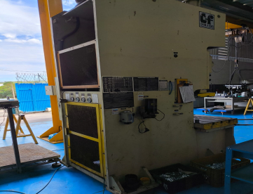 Foto: PRENSA TIPO C - CHIN FONG -  OCP 110 - 110 TONS - MESA 1100MM X 650MM