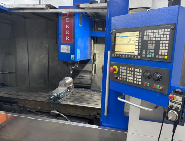 Foto: FRESADORA CNC VEKER - MVK 1700 - 1700 x 700 x 700 - ANO 2011 - COMANDO SIEMENS