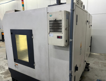 Foto: CENTRO DE USINAGEM VERTICAL -NMC V40 - CURSO 750 X 350 X 400 - ANO 2015