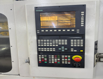 Foto: CENTRO DE USINAGEM VERTICAL-ROMI DISCOVERY 560 -COMANDO SIEMENS -ANO 2000