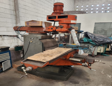 Foto: FRESADORA FERRAMENTEIRA - NATAL - ISO 40 - COM DIGITAL 2 EIXO