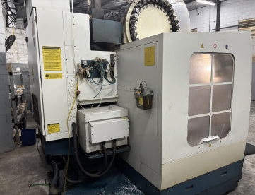 Foto: CENTRO DE USINAGEM VERTICAL - ROMI - D1000 - 1020 x 640 x 610 - ANO 2011 - COMANDO SIEMENS - COM 4º EIXO