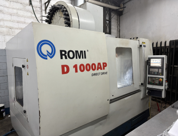 Foto: CENTRO DE USINAGEM VERTICAL - ROMI - D1000AP- 1020 x 640 x 610 - ANO 2013 - COMANDO SIEMENS