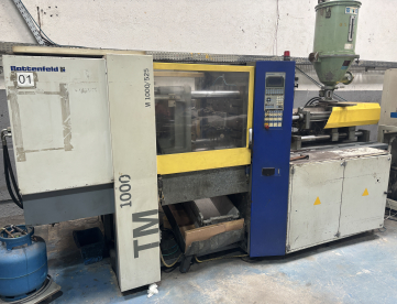 INJETORA DE PLÁSTICOS - BATTENFELDD - BA1000/525 - 100 TONELADAS - ANO 2000