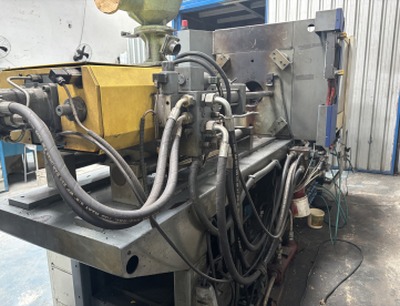 Foto: INJETORA DE PLÁSTICOS - BATTENFELDD - BA1000/525 - 100 TONELADAS - ANO 2000