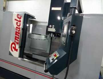 Foto: CENTRO DE USINAGEM VERTICAL PINNACLE - MODELO PKL-10 - ANO 2013