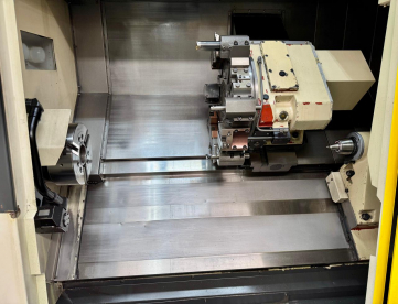 Foto: CENTRO DE TORNEAMENTO - COM FERRAMENTAS ACIONADAS - HWACHEON - HI-TECH 400L - ANO 2008 - NR12