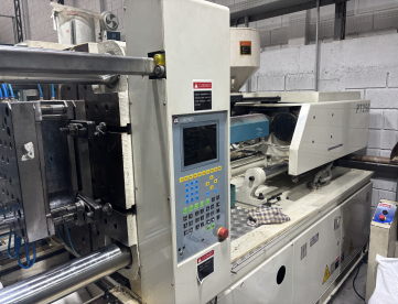 INJETORA DE PLÁSTICOS - LK MACHINERY - POTENZA 250 TONELADAS - ANO 2016