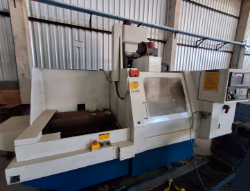Centro de Usinagem Vertical Polaris U400 com Trocador de Ballet