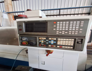 Foto: Centro de Usinagem Vertical Polaris U400 com Trocador de Ballet