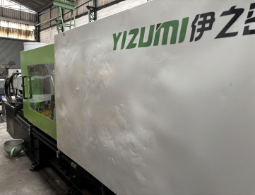 Foto: INJETORA DE PLÁSTICOS - YIZUMI - UN260GKII - ANO 2020 - COM SERVO MOTOR - 260 TONELADAS
