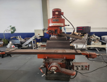 FRESADORA FERRAMENTEIRA - NATAL - ISO 40 - COM DIGITAL 2 EIXO