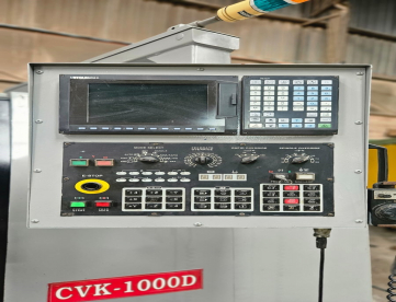 Foto: CENTRO DE USINAGEM VERTICAL - VEKER - CVK1000D - ANO 2008 - 1000 x 500 x 550 MM