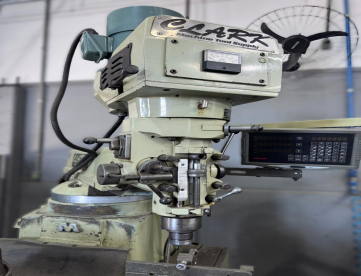 Foto: Fresadora Convencional CLARK 