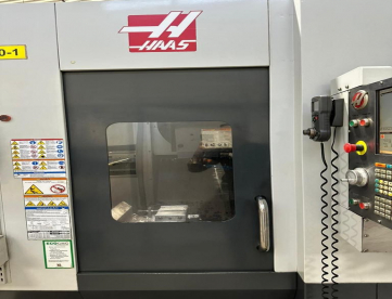 Foto: Centro de Usinagem Vertical Duplo Pallet HAAS MDC-500
