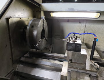 Foto: TORNO CNC - ROMI - MULTIPLIC 40A - ANO 2004 - 685 x 2000 MM - PLACA E PONTO HIDRAULICOS