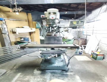 FRESADORA FERRAMENTEIRA - FIRST - LC-1-1/2VS - ANO 2007 - ACOMPANHA FERRAMENTAS