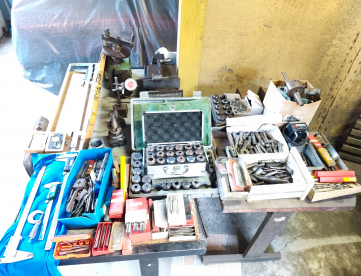 Foto: FRESADORA FERRAMENTEIRA - FIRST - LC-1-1/2VS - ANO 2007 - ACOMPANHA FERRAMENTAS