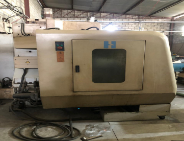 Foto: CENTRO DE USINAGEM VERTICAL HARDINGE VMC-800P3 ANO 2006 C/ 4º EIXO