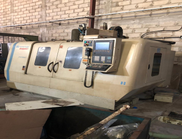 CENTRO DE USINAGEM VERTICAL HARDINGE VMC-800P3 ANO 2006 C/ 4º EIXO