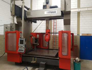 CENTRO DE USINAGEM VERTICAL 5 EIXOS - RAMBAUDI - ANO