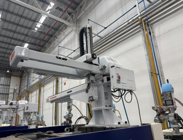 Foto: ROBÔ CARTESIANO - STAR SEIKI - EGW-800 - SERVO 5 EIXOS - MÁQUINA ENTRE 300 A 400 T - ANO 2022