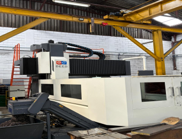 FRESADORA PORTAL CNC DEED G2518L - 2600MM X 1800MM X 850MM - ANO 2025