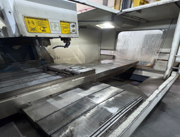 Foto: CENTRO DE USINAGEM VERTICAL - ROMI - DISCOVERY 1250 - ANO 2002 - 1250 x 610 x 640 MM - COMANDO SIEMENS