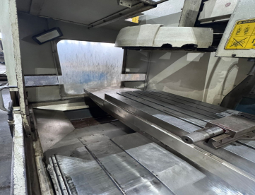 Foto: CENTRO DE USINAGEM VERTICAL - ROMI - DISCOVERY 1250 - ANO 2002 - 1250 x 610 x 640 MM - COMANDO SIEMENS